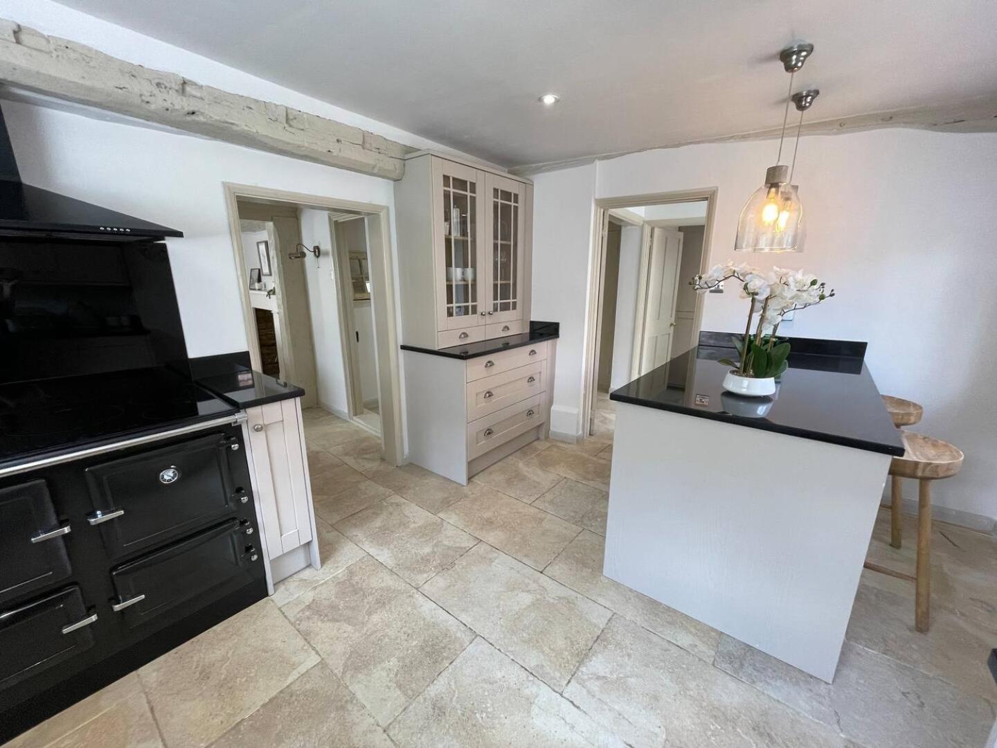 Elegant Oak Beamed House In Pretty Village - Cambridge Homehost Buckden  Luaran gambar