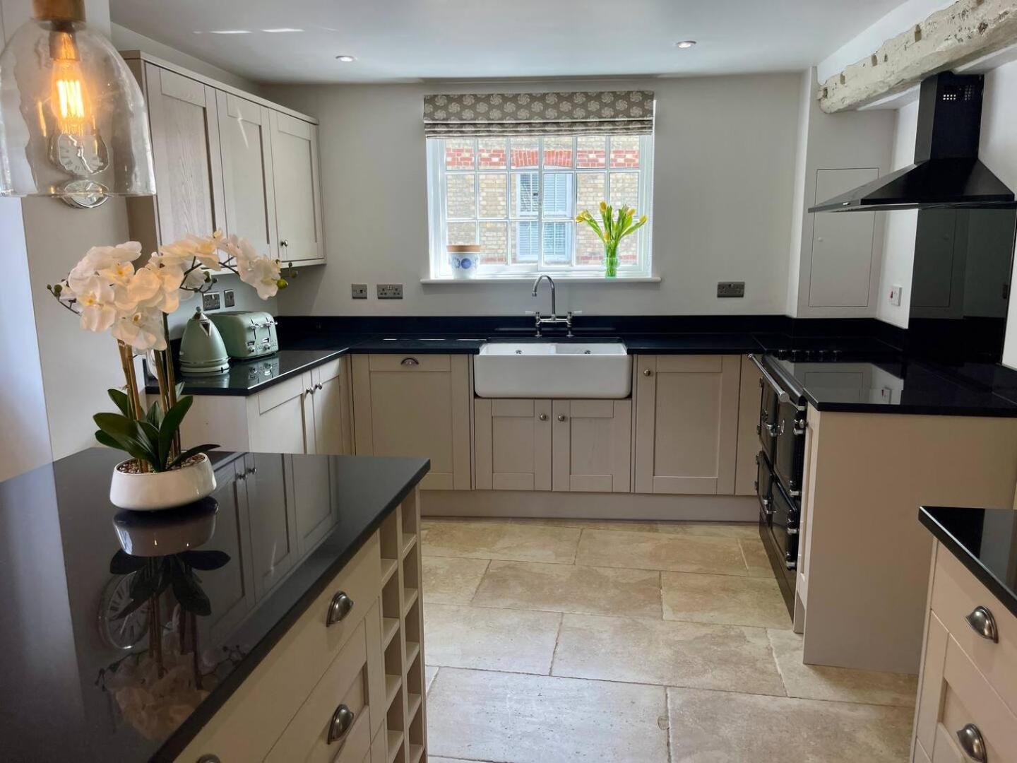 Elegant Oak Beamed House In Pretty Village - Cambridge Homehost Buckden  Luaran gambar