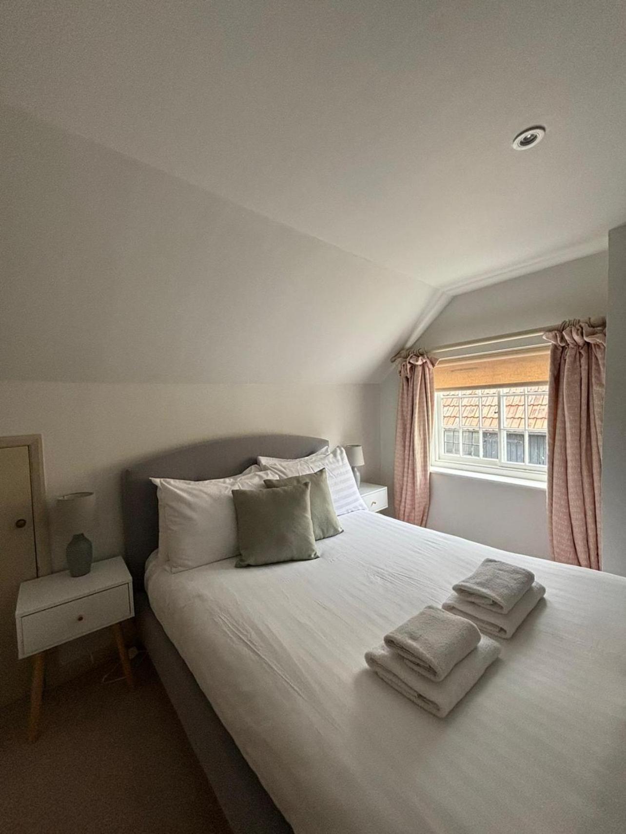 Elegant Oak Beamed House In Pretty Village - Cambridge Homehost Buckden  Luaran gambar